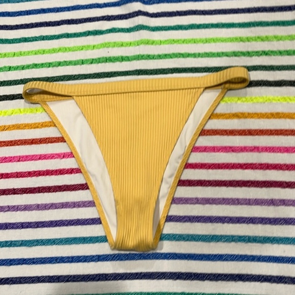 PINK Victoria’s Secret bikini‎ 👙 bottom yellow small women’s